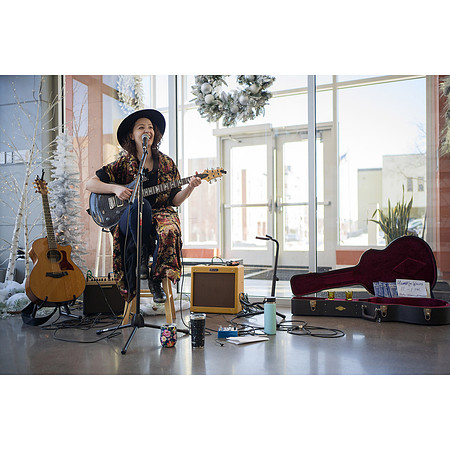 01 Mid-Day Music at One Discovery Square